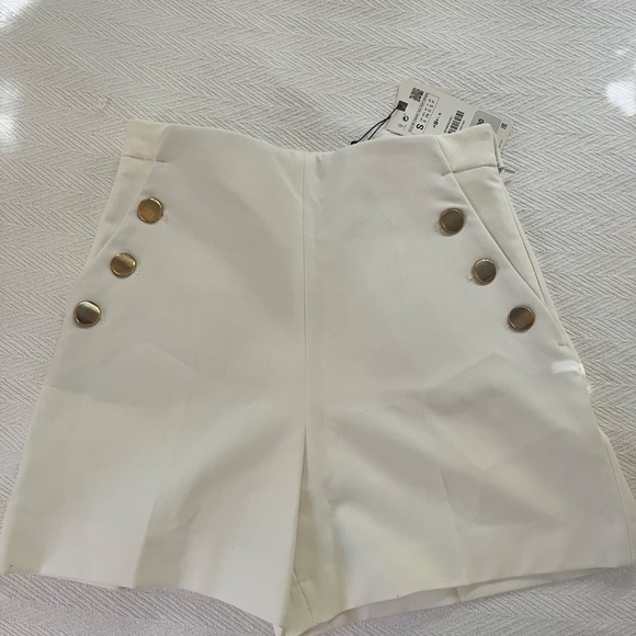 Zara high waisted shorts white with gold buttons - Picture 2 of 6